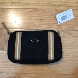 NWT Oakley Mini Me Pouch